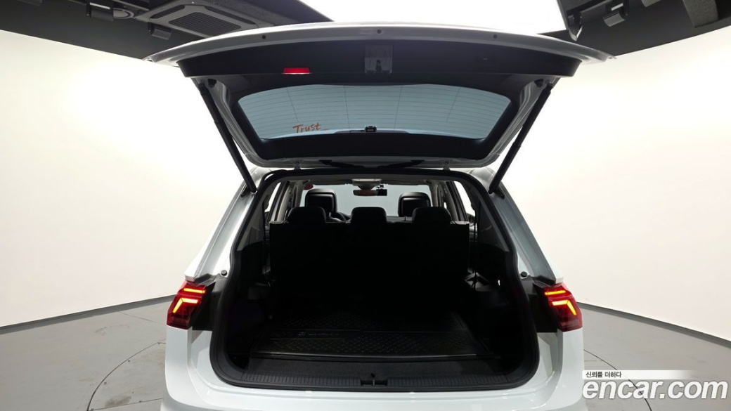 Volkswagen Tiguan 2.0 TSI Prestige, 2024