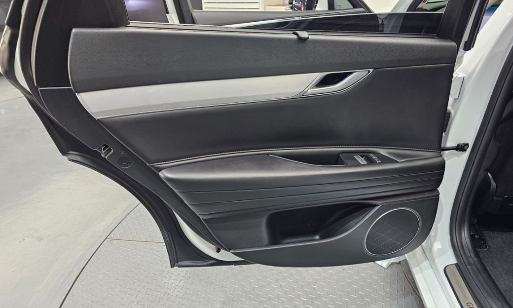 Genesis G80 Gasoline 2.5 Turbo AWD, 2025