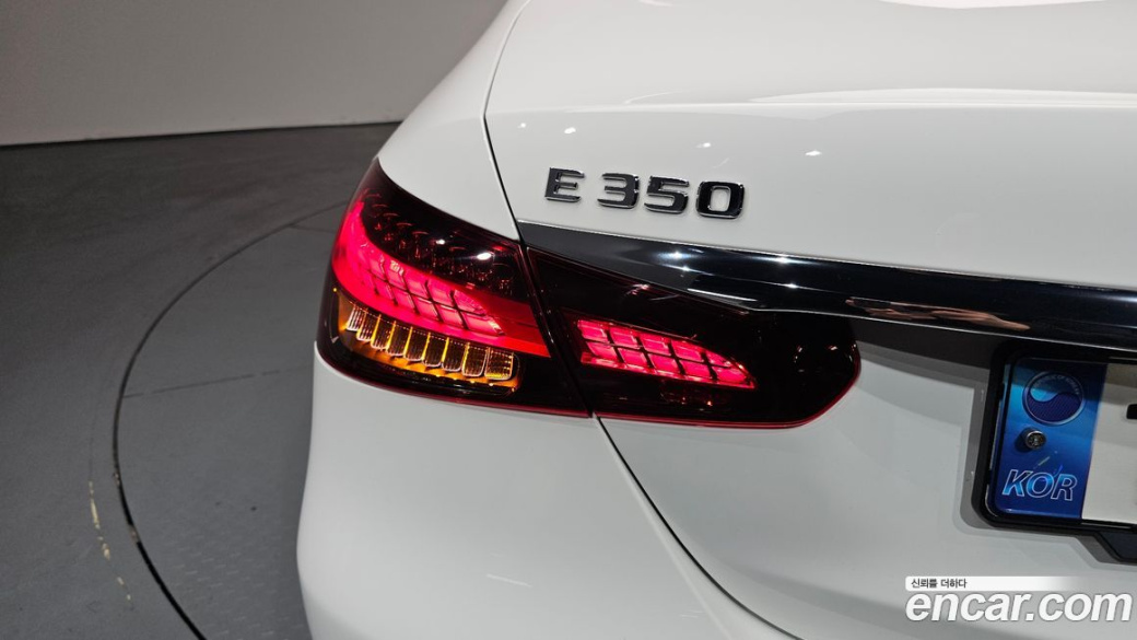 Mercedes-Benz E-Class E350 4MATIC AMG Line, 2023