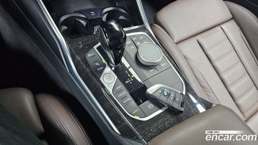 BMW 3-Series 320i Luxury, 2022