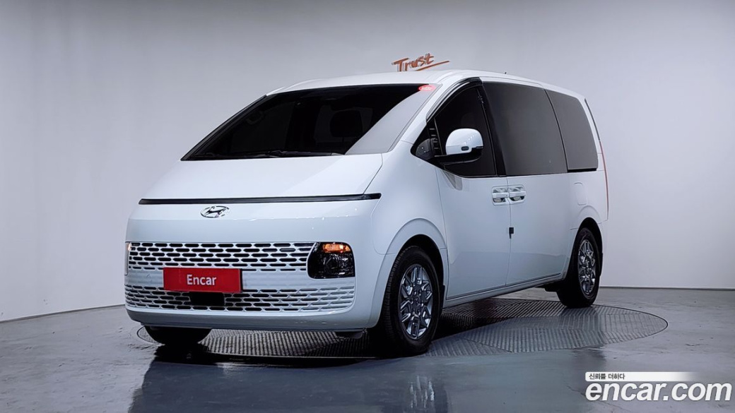Hyundai Staria Tourer 11-Seater, 2024