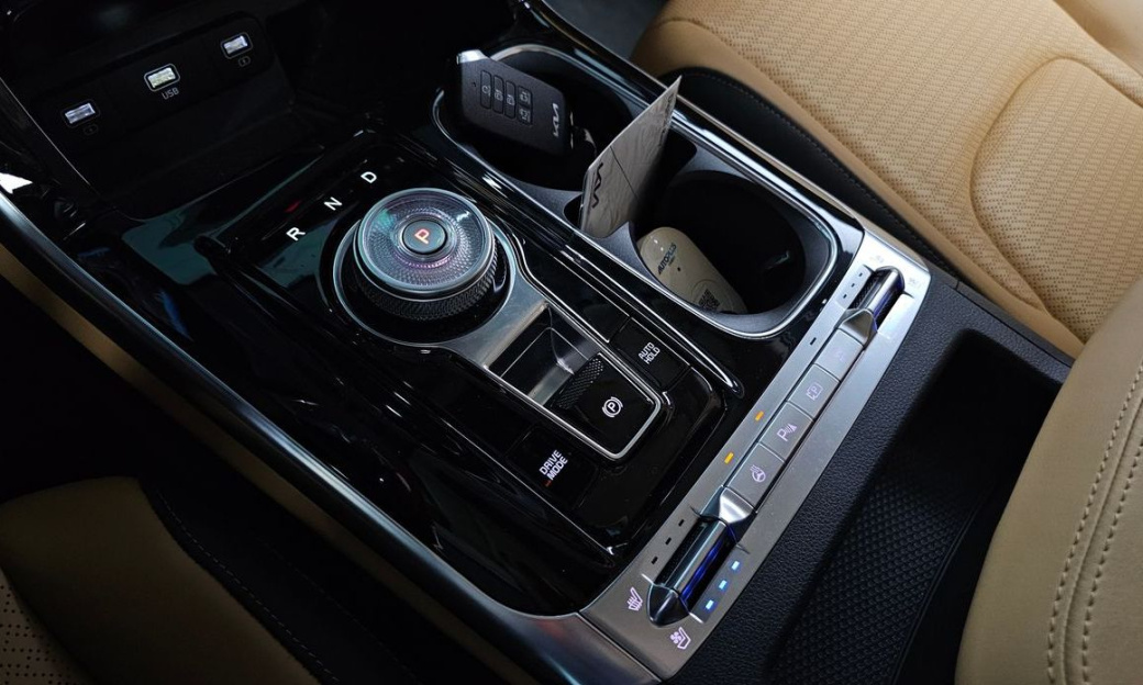 Kia Carnival 9-Seater Signature, 2023