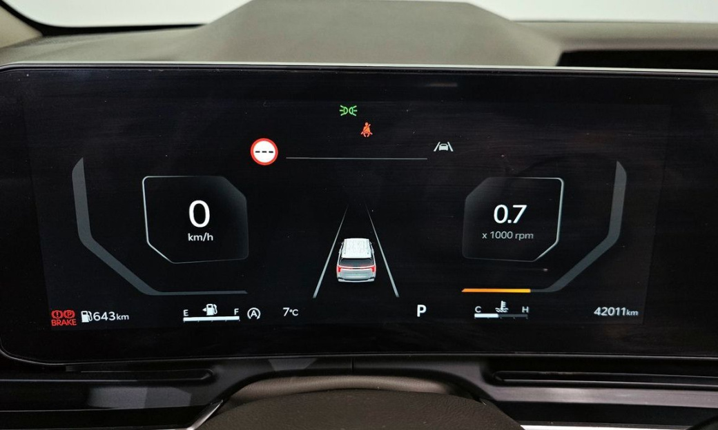 Kia Carnival 9-Seater Signature, 2024