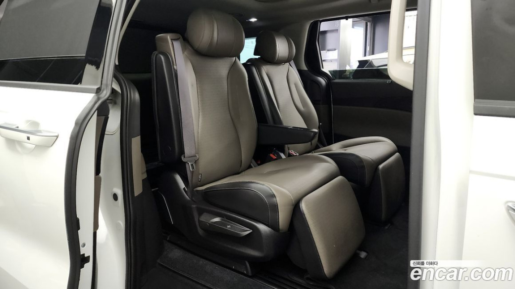 Kia Carnival 7-Seater Gravity, 2025