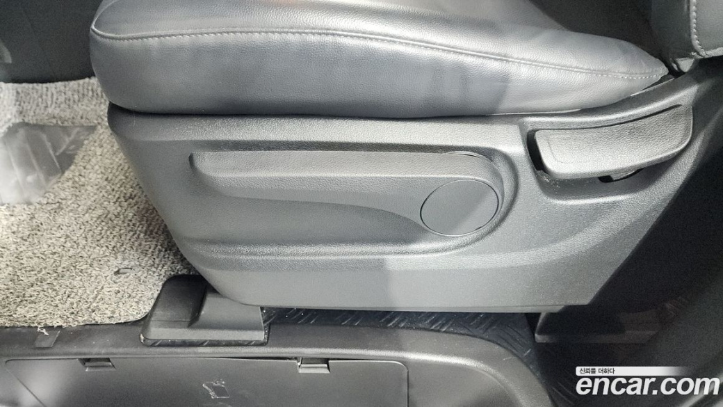 Hyundai Staria Tourer 11-Seater, 2024