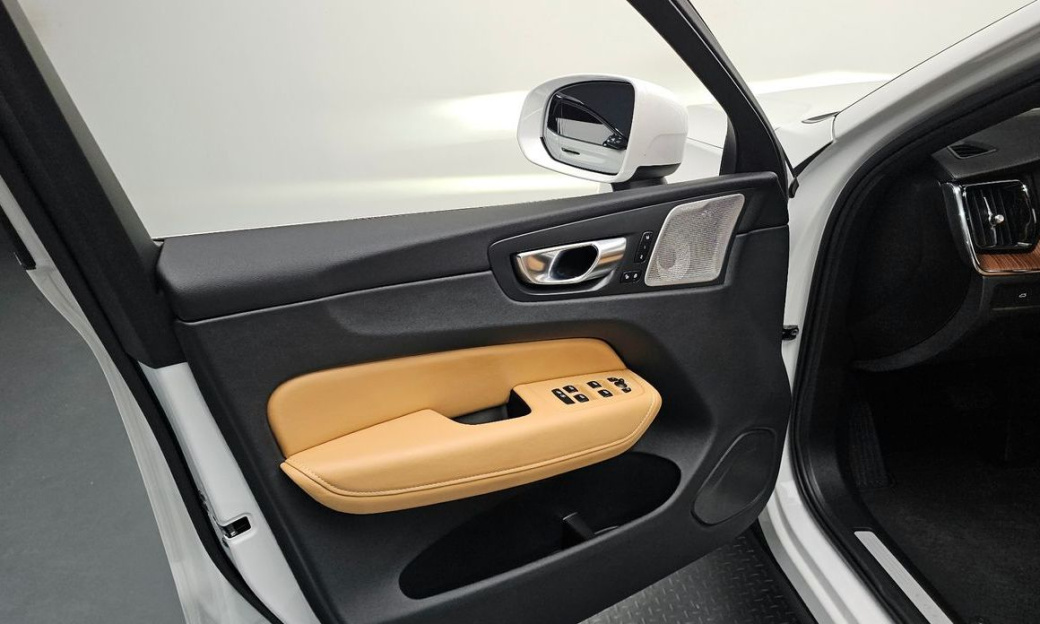 Volvo XC60 B6 Ultra Bright, 2025