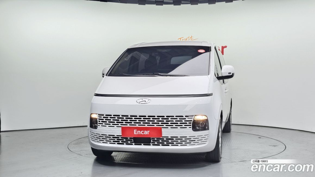 Hyundai Staria Tourer 11-Seater, 2023