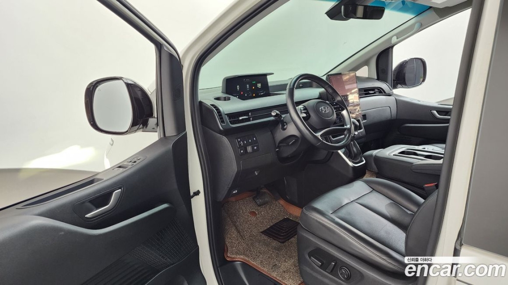 Hyundai Staria 4WD Tourer 9-Seater, 2024