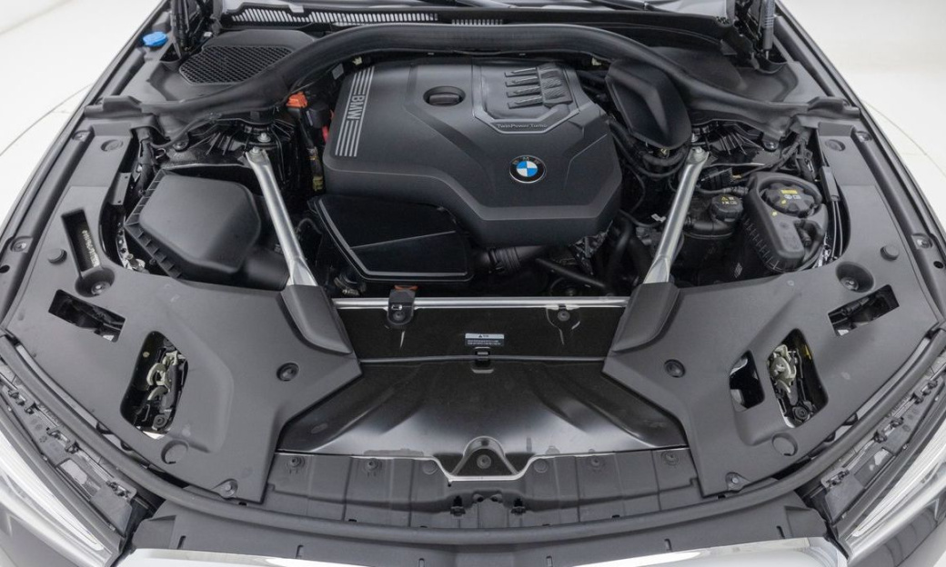 BMW 5-Series 520i Luxury, 2023