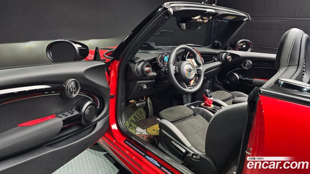 Mini Cooper Convertible JCW, 2024