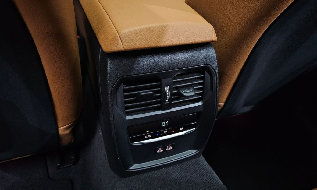 BMW 3-Series 320i M Sport, 2024