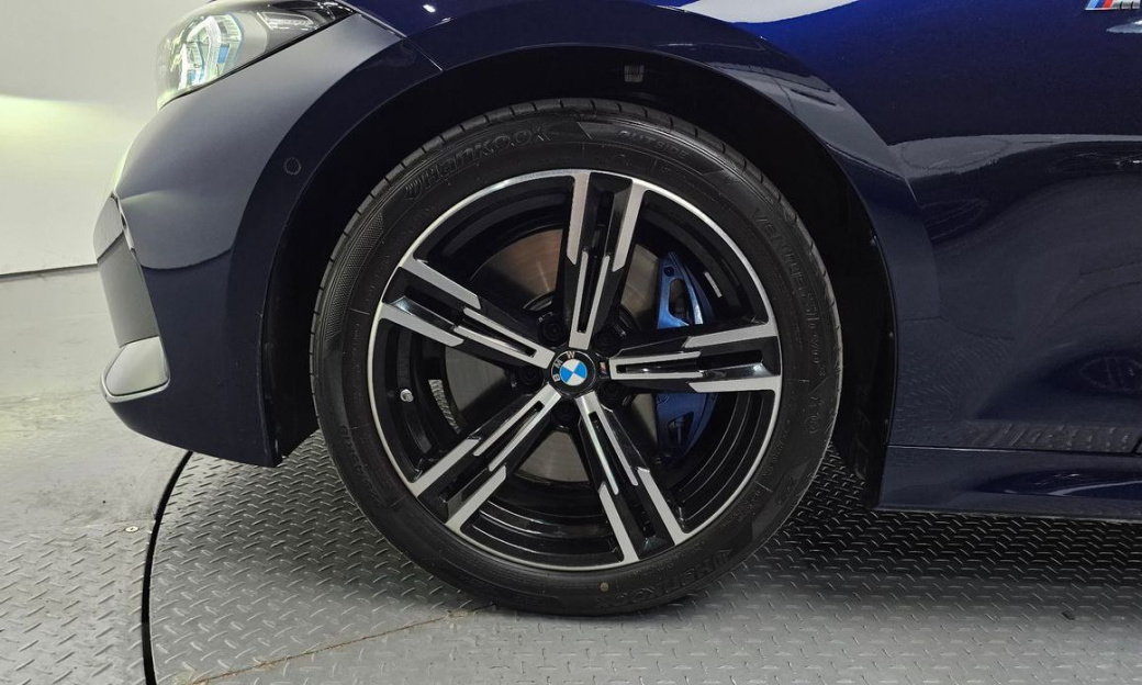 BMW 3-Series 320i M Sport, 2025