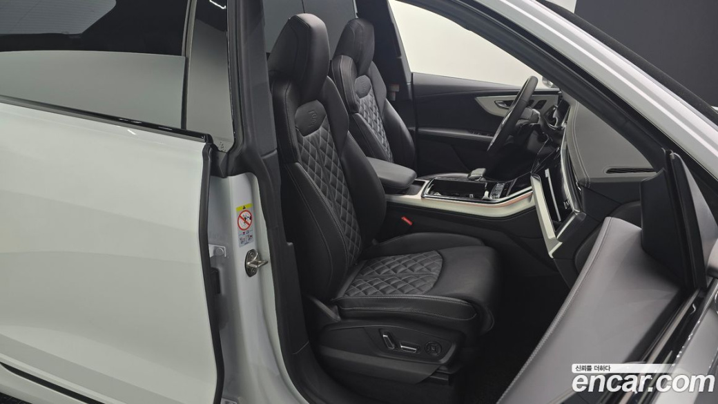 Audi Q8 55 TFSI Quattro Premium, 2023