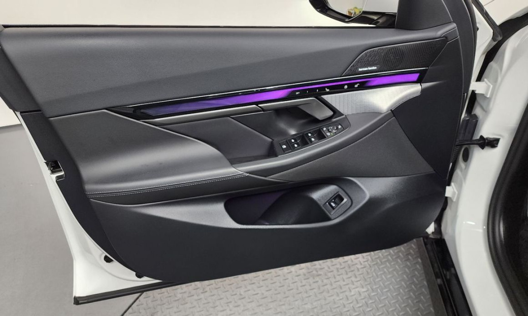 BMW 5-Series 520i M Sport, 2025