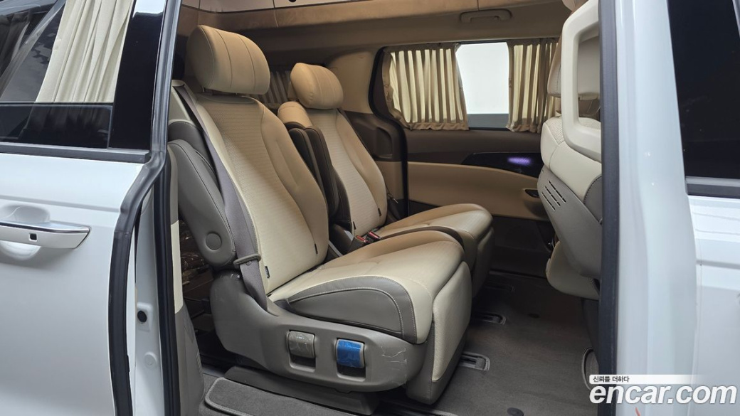 Kia Carnival 7-Seater Hi-Limousine, 2023