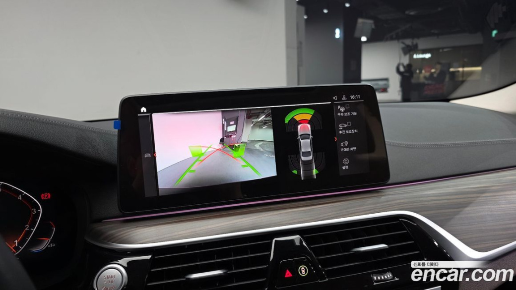 BMW 5-Series 530i Luxury, 2023