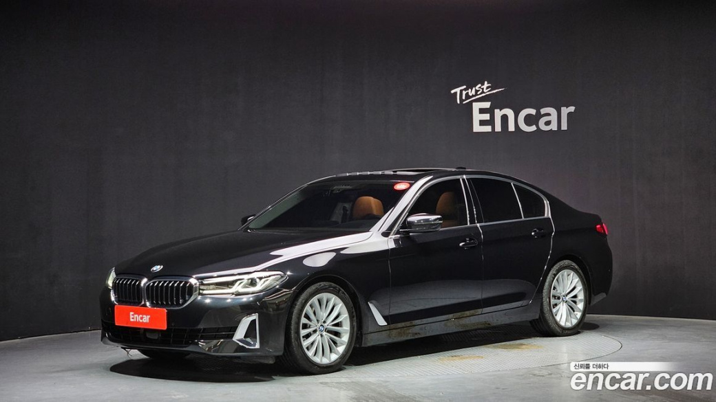 BMW 5-Series 520i Luxury, 2023