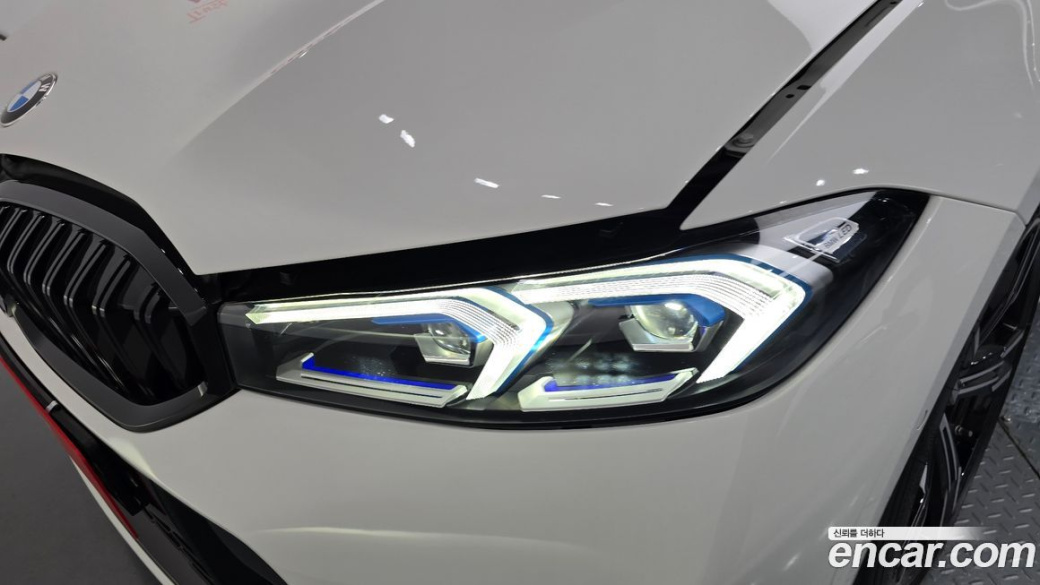 BMW 3-Series 320i M Sport, 2025