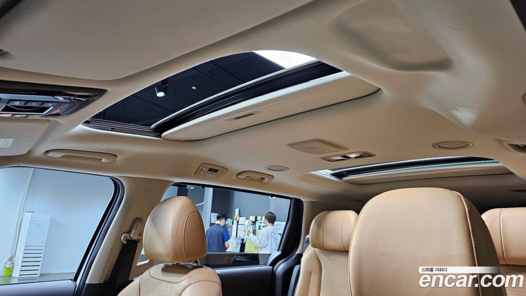 Kia Carnival 7-Seater Signature, 2023