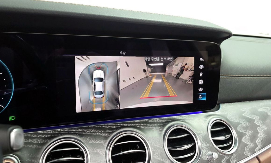 Mercedes-Benz E-Class E350 4MATIC Exclusive, 2023