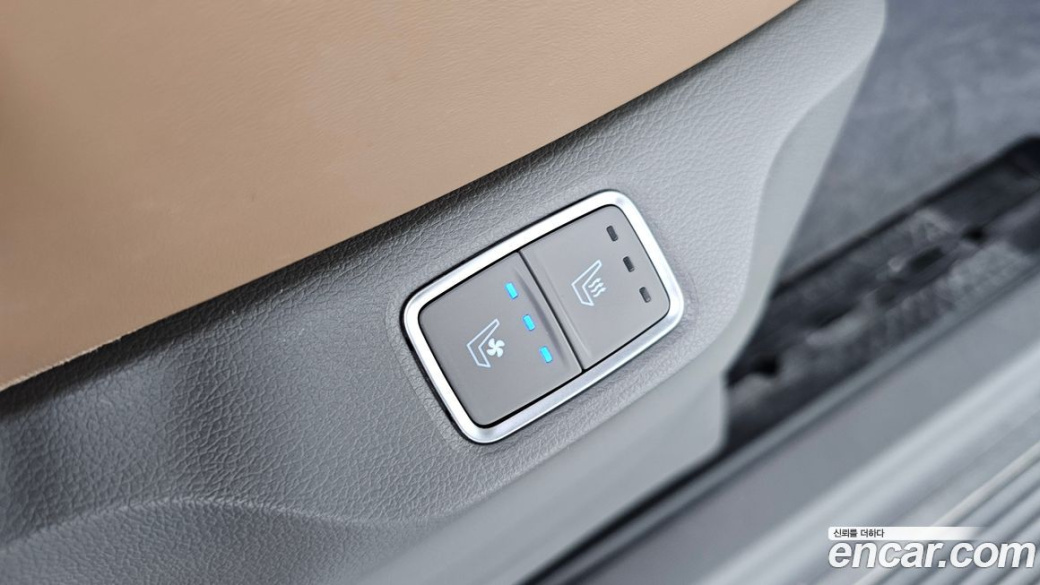 Hyundai Staria Lounge 9-Seater, 2022