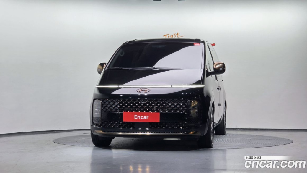 Hyundai Staria 4WD Lounge 9-Seater, 2024