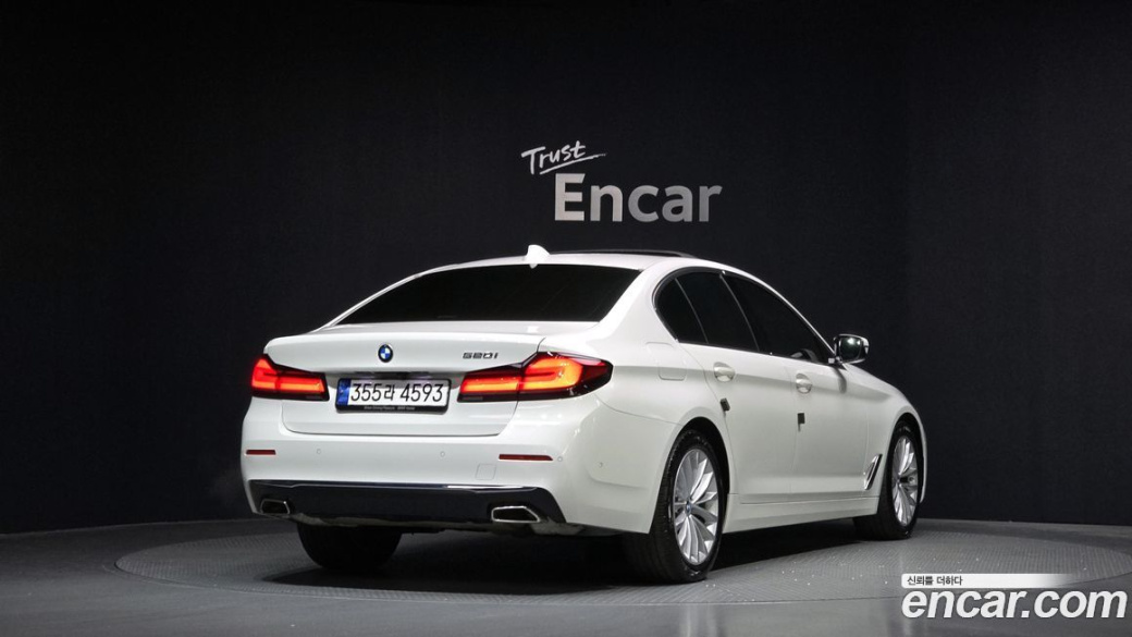 BMW 5-Series 520i Luxury, 2023