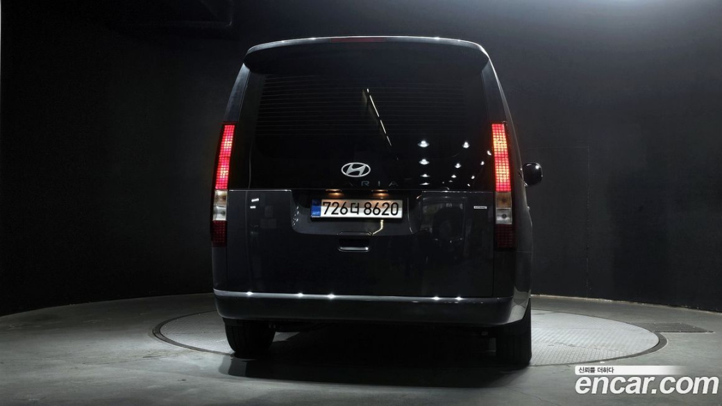 Hyundai Staria 4WD Tourer 11-Seater, 2025