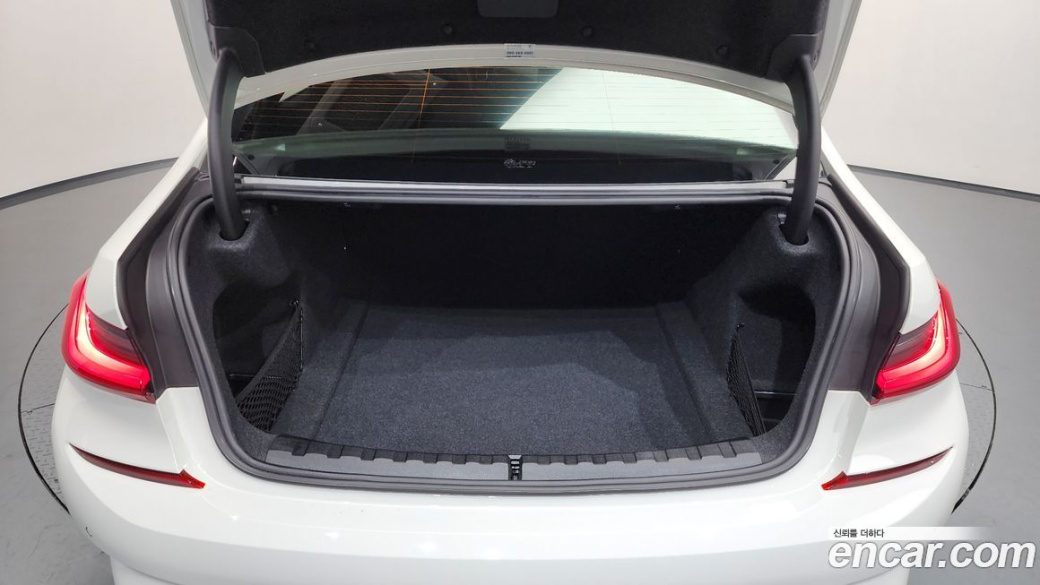 BMW 3-Series 320i M Sport, 2022