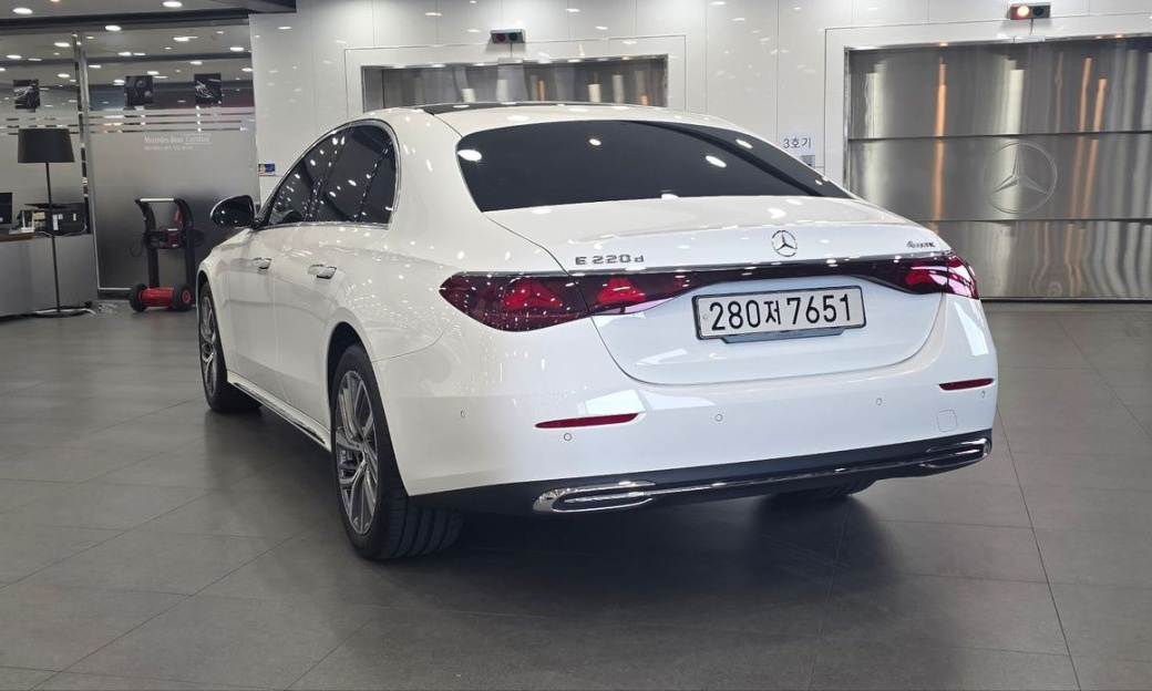 Mercedes-Benz E-Class E220d 4MATIC Exclusive, 2024
