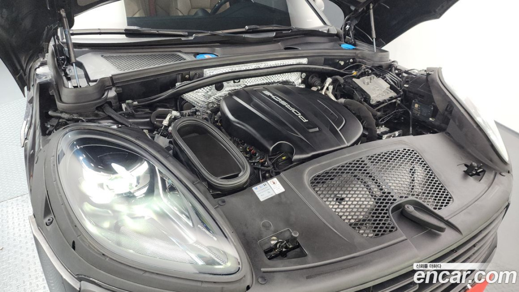 Porsche Macan 2.0, 2021