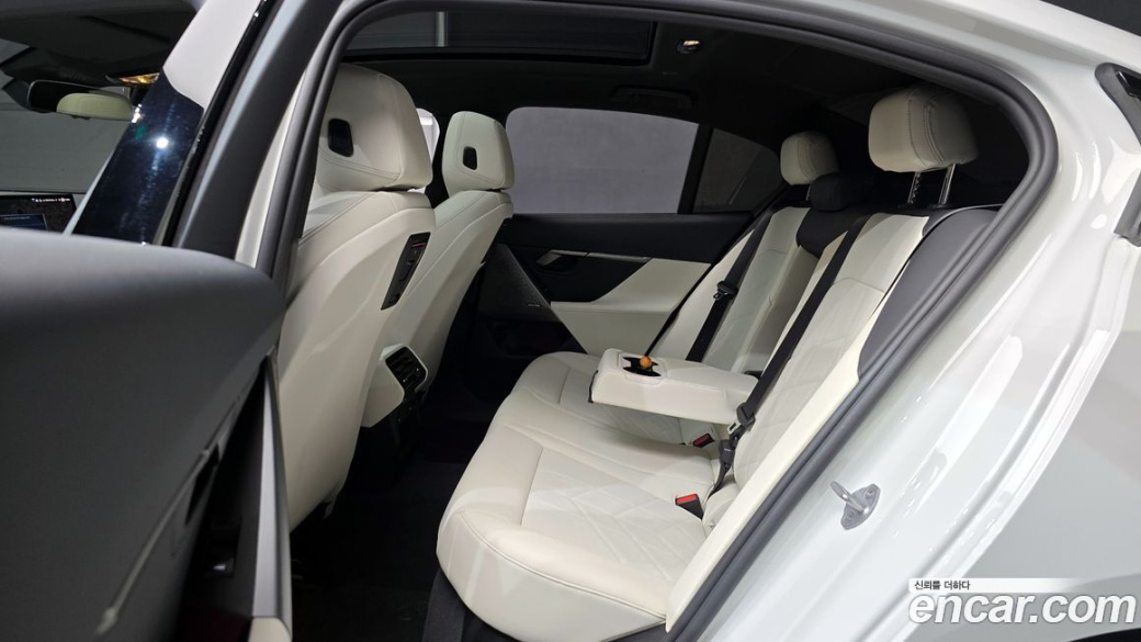 BMW 5-Series 520i M Sport, 2025