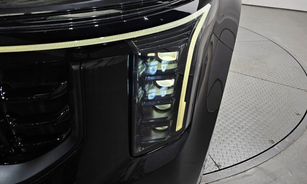 Kia Carnival 9-Seater Gravity, 2025