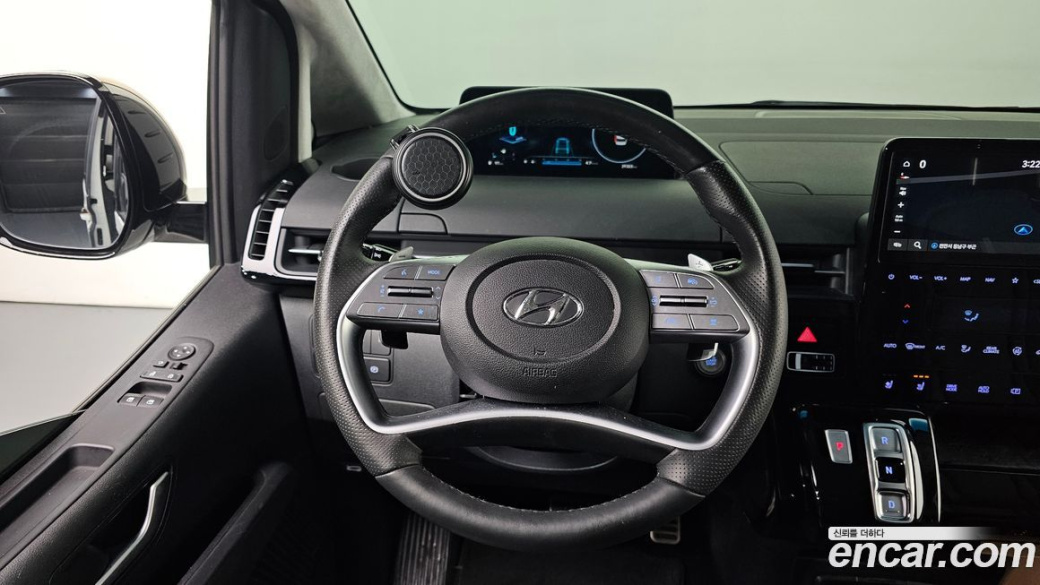 Hyundai Staria Lounge 9-Seater, 2024