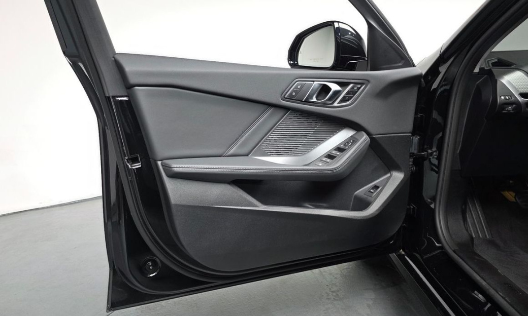 BMW 1-Series 120, 2025