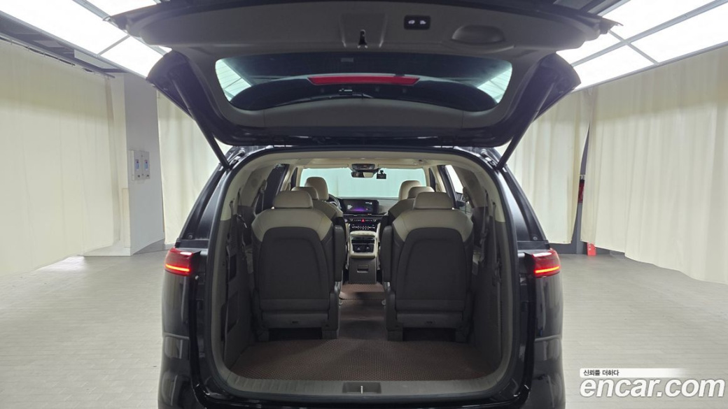 Kia Carnival 9-Seater Signature, 2023