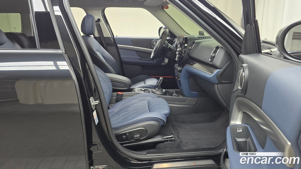 Mini Countryman ALL4 Classic Launch Pack, 2023