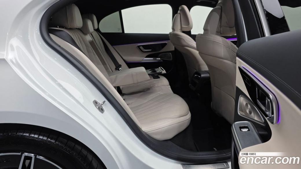 Mercedes-Benz E-Class E300 4MATIC AMG Line, 2025