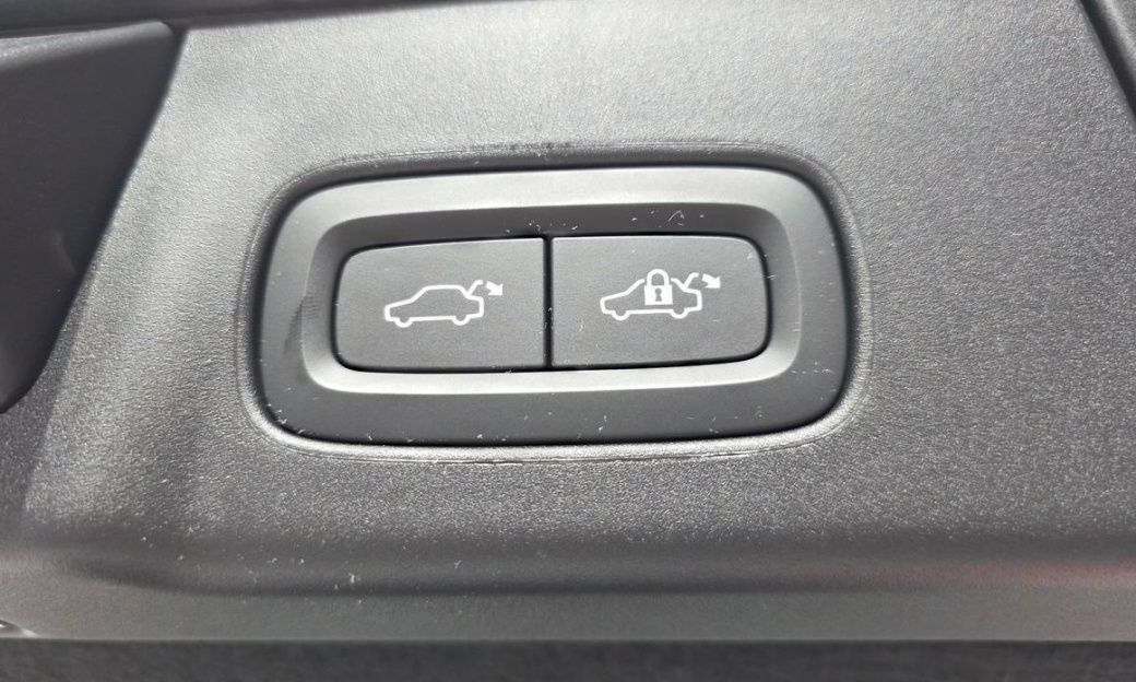Volvo V90 B5 Plus AWD, 2025