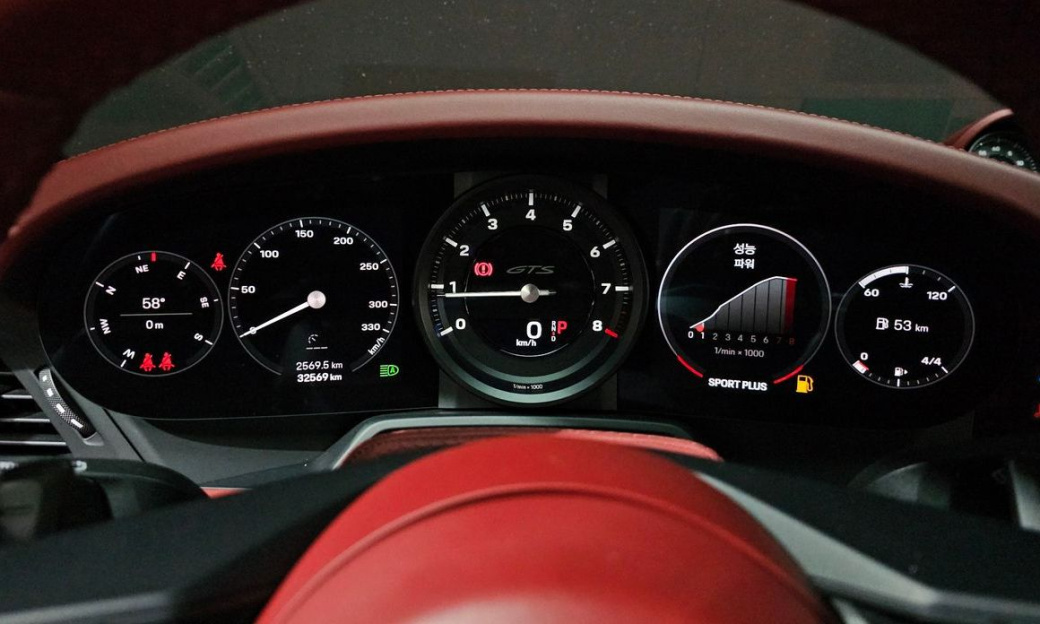 Porsche 911 Carrera 4 GTS, 2023