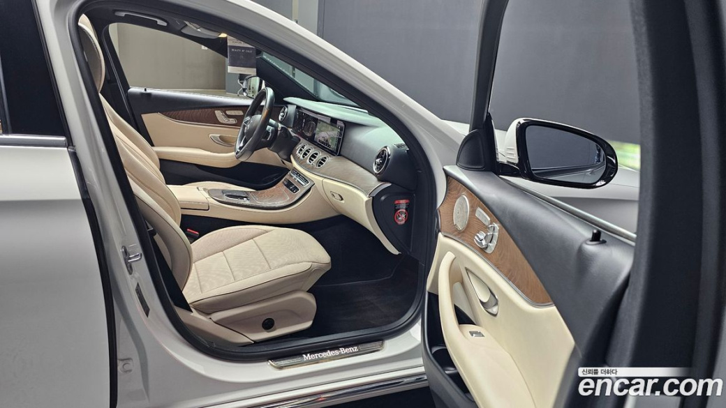 Mercedes-Benz E-Class E220d 4MATIC Exclusive, 2023
