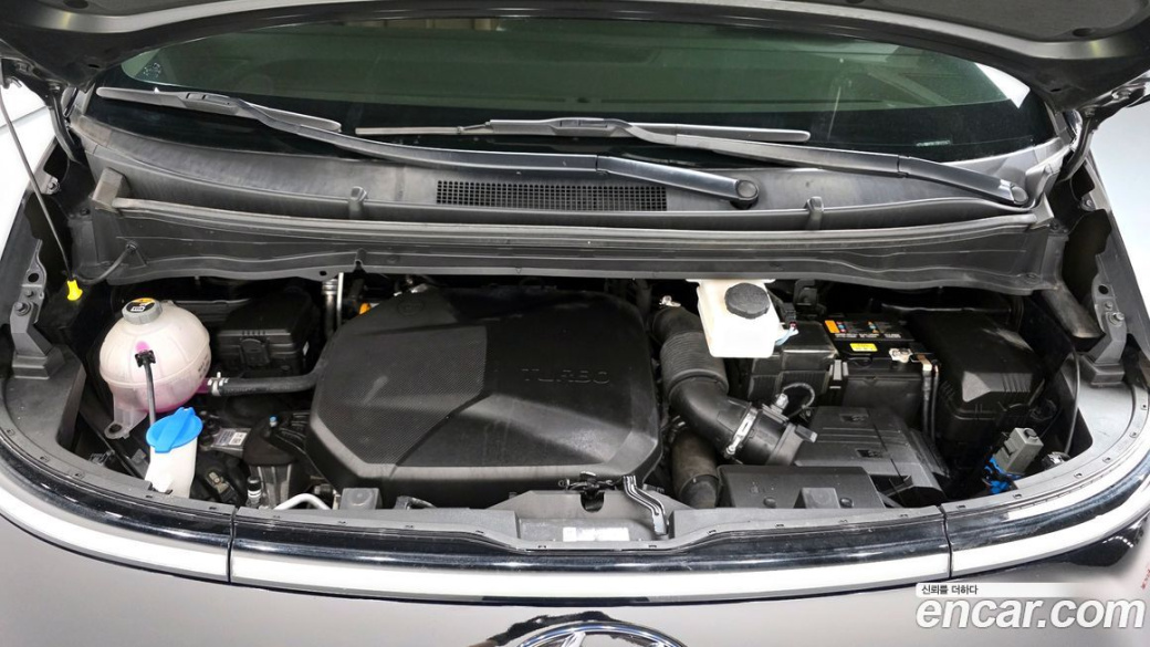 Hyundai Staria 4WD Lounge 7-Seater, 2023