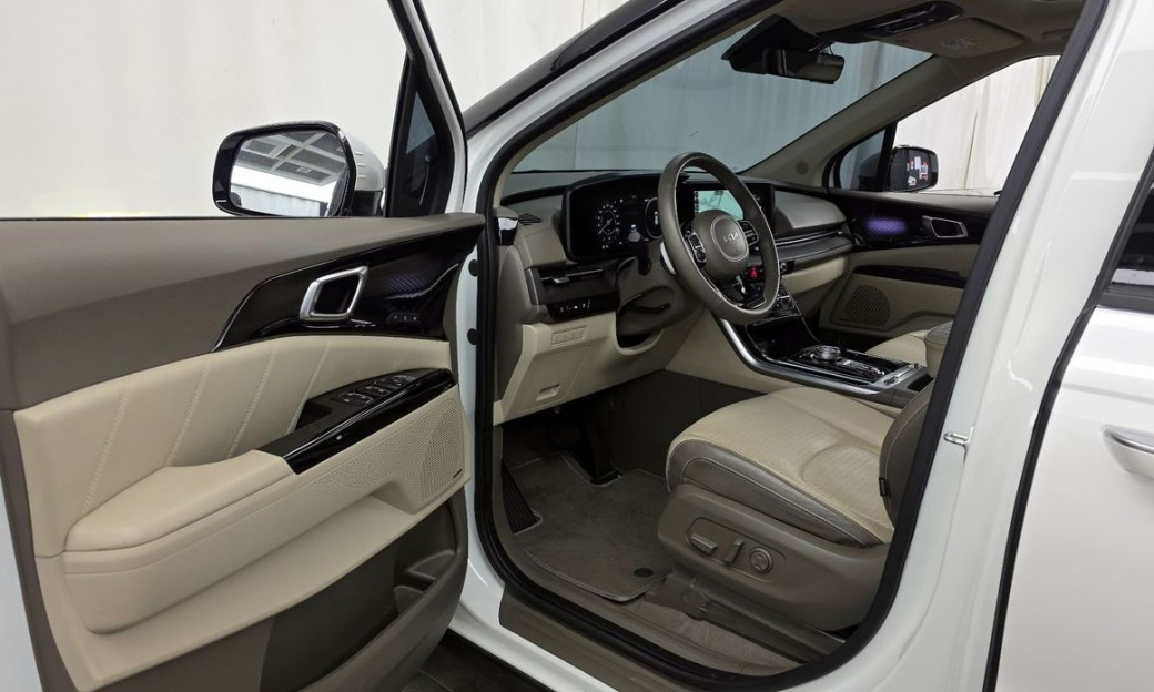 Kia Carnival 9-Seater Signature, 2023
