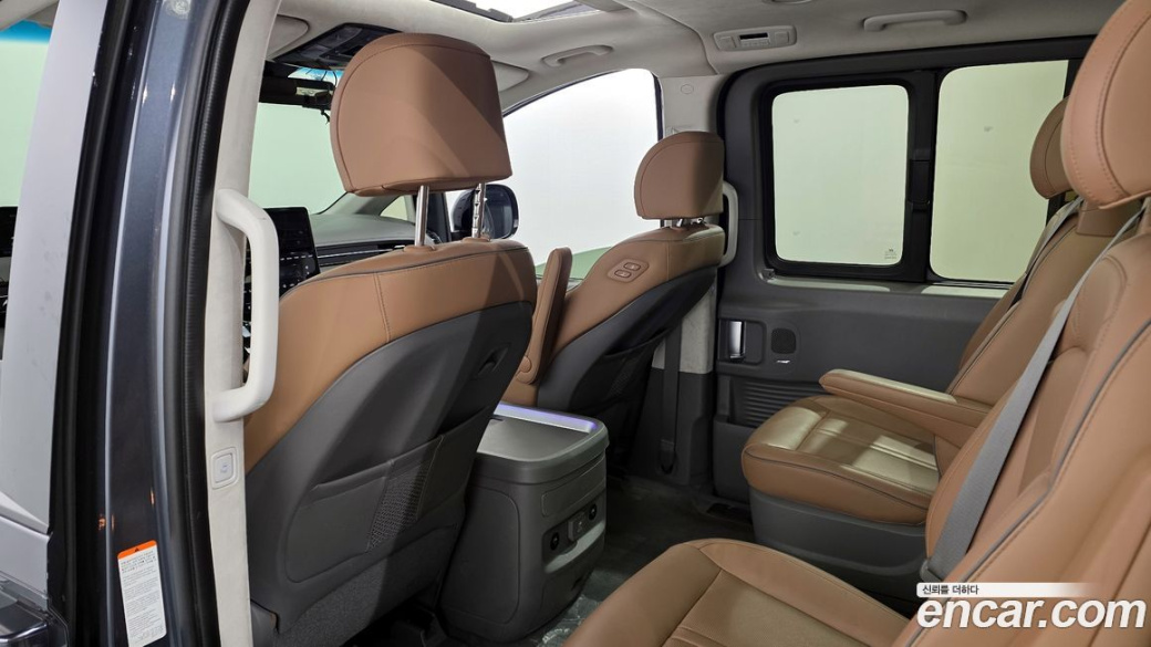 Hyundai Staria 4WD Lounge 9-Seater, 2022