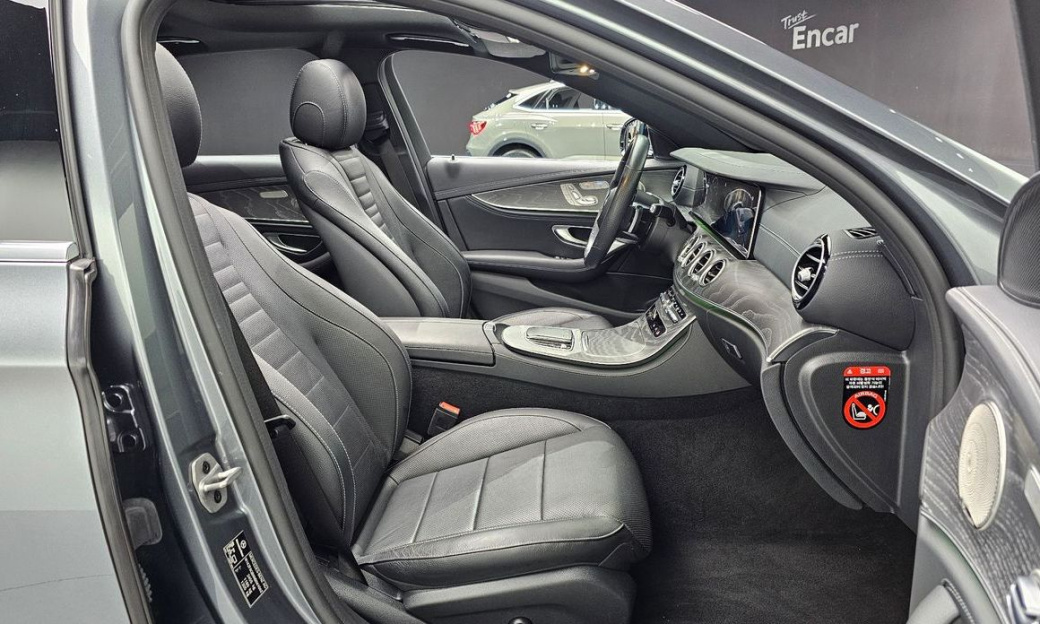 Mercedes-Benz E-Class E350 4MATIC AMG Line, 2022