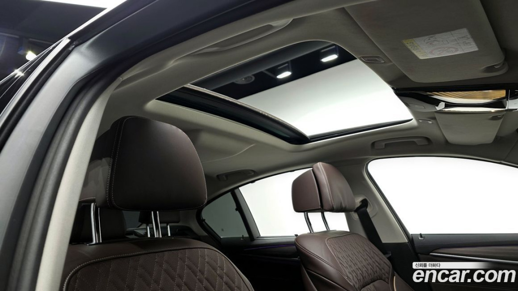 BMW 5-Series 530i Luxury, 2023
