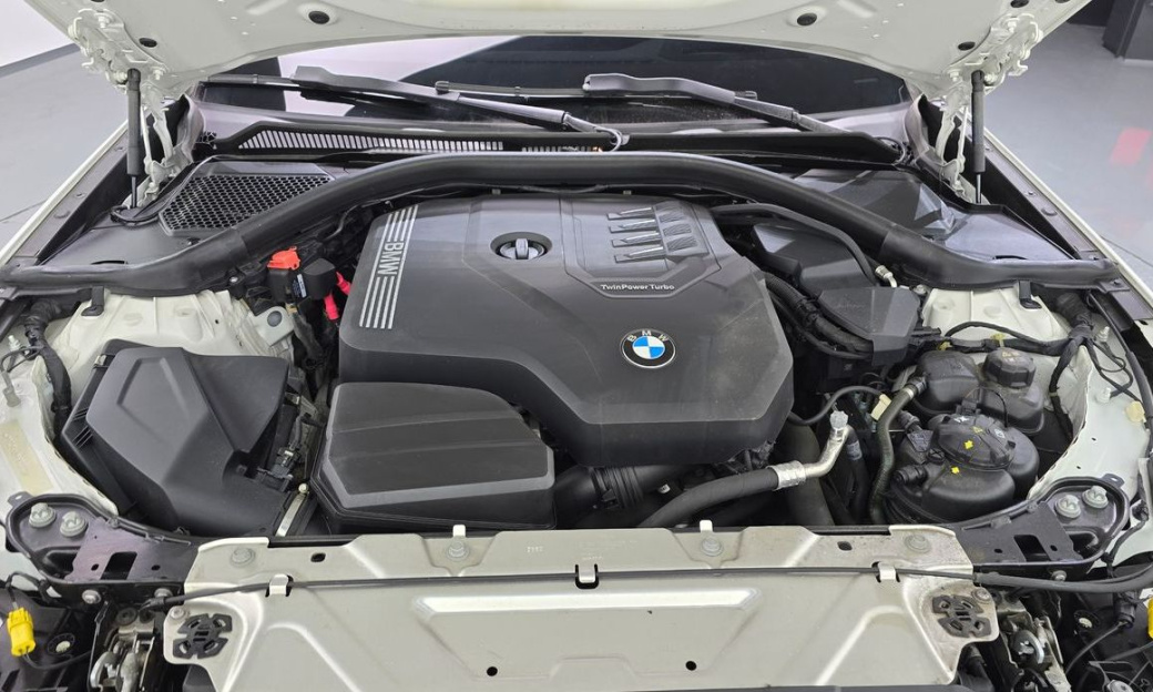 BMW 3-Series 320i M Sport, 2023