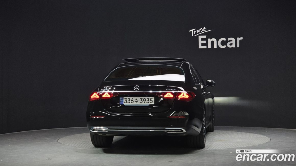 Mercedes-Benz E-Class E300 4MATIC Exclusive, 2024