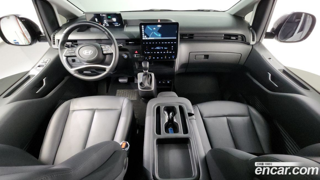 Hyundai Staria Tourer 9-Seater, 2025