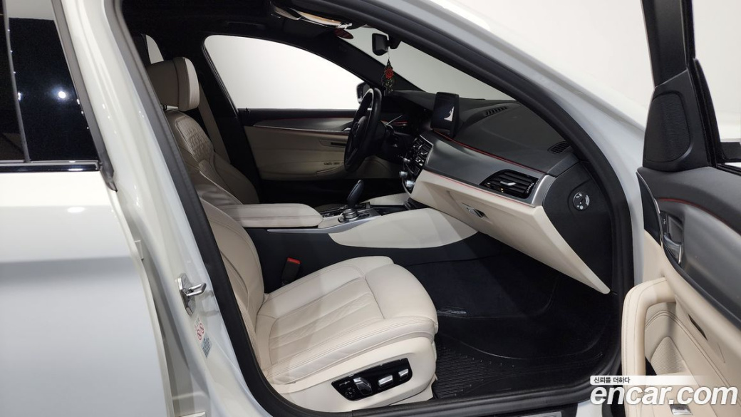 BMW 5-Series 520i M Sport, 2022